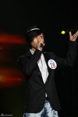 幻灯图：《快男》突围第3场摇滚小子叫板黑面判官