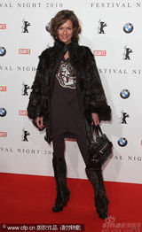 幻灯图：群星齐聚电影节之夜活动 布吉特举止出位