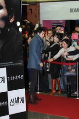 高清图：李政宰新片试映 宋智孝河智苑红毯斗艳