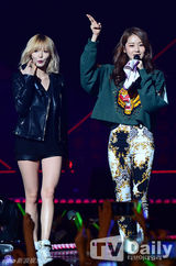 组图：2NE1与BEAST等韩团拼盘开唱秀劲舞