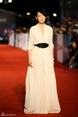 组图：金马红毯群星闪耀 舒淇深V亮胸性感爆棚