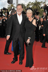 幻灯图集：海伦-米伦携丈夫恩爱亮相戛纳红毯