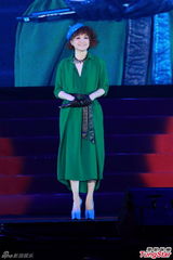 组图：宝丽金歌手齐开唱 王馨平难得露半球