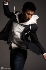 幻灯图：邓安奇拍杂志大片 “雷囧”依旧动感帅气