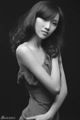 高清图：邹涵虹写真挑战尺度 演绎冷艳性感