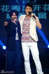组图：迟帅高昊亮相《记歌词》幽默恶搞