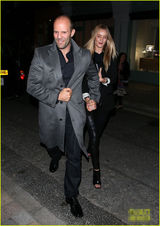 组图：超模罗茜与男友斯坦森约会 车内撒娇索吻