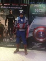 组图：网友定制山寨美队制服 自黑引网友吐槽