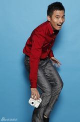 组图：耿乐曝光全新个性写真 帅气展现搞怪气质