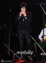 组图：韩国偶像组合神话15周年演唱会