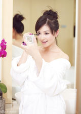 组图：戴娇倩最新写真 小露香肩清新可人