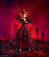 组图：生化女郎米拉-乔沃维奇拍摄限量版玄幻年历