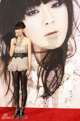 幻灯组图：名模李艾拜师杨澜门下 保持风格不模仿