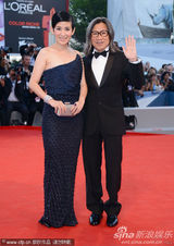 组图：69届威尼斯闭幕式红毯 女星争艳