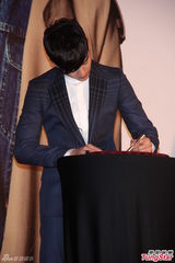 高清组图：金秀贤台湾会粉丝 帅气亮相讲台语