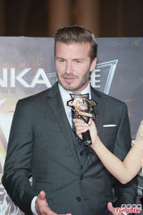 组图：榜中榜小贝贴面女主播 EXO-M西装俊朗