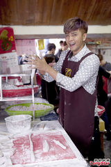 组图：罗志祥推介知名景点 回出生地忆旧情