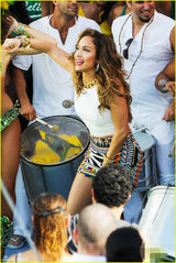 组图：詹妮弗-洛佩兹拍MV 狂舞自嗨表情销魂