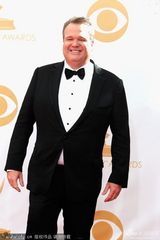 组图：《摩登家庭》艾瑞克-斯通斯崔特喜感十足