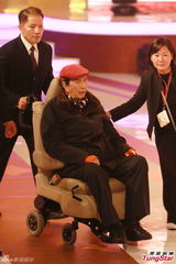 组图：赌王数百万支持太太 何超莲吴克羣献艺