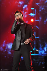 组图：中国好声音南宁巡演激情放歌 引万人合唱