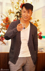 组图：《追捕渣滓洞》开机 张笑君亮相展笑容