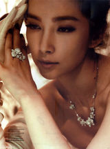 组图：李冰冰登港台杂志 双面魅惑风情万种