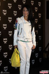 组图：张柏芝陈冠希同现上海 疑为避嫌拒采访