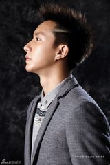 组图：韩庚登杂志封面 坦言做歌手是缘分