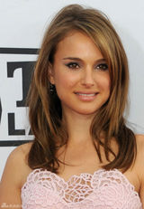 高清图：影评协会终生成就奖颁奖 波特曼美艳