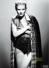 幻灯图集：克里斯汀-邓斯特新写真变身古典美人