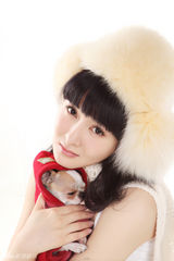 组图：郑亦桐冬日写真清新暖意盎然