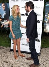 组图：杰克现身《警戒结束》首映 格温妮丝捧场