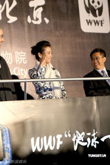 幻灯组图：李冰冰履行熄灯承诺 向旱灾地区捐20万元