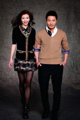 组图：李宗翰白色情人节携嫩模拍大片 秀甜蜜浪漫