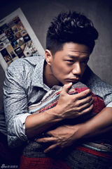 组图：段奕宏写真显熟男风范 深沉内敛魅力十足