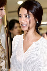 组图：侯佩岑黑色薄纱装证未孕 端庄大方秀香肩