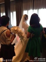 组图：直击杨幂婚礼激动落泪 刘恺威亲吻新娘