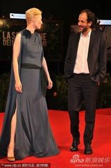 《黑色维纳斯》首映   奥斯卡女配角蒂尔达优雅捧场