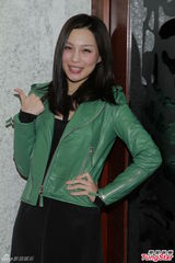 组图：《女警》庆功会谢天华周丽淇搞笑互吻