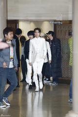 独家高清：EXO等偶像团体亮相金唱片颁奖礼红毯