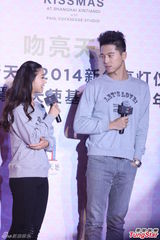 组图：郭涛父子首亮相活动 李亚鹏形单影只