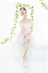 组图：张舒媛浪漫纯美写真 芭蕾公主气质优雅