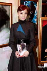 组图：刘心悠何超莲出席画展 林晓培介绍专辑进度