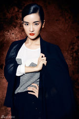 组图：李晟时尚写真红唇娇艳尽显成熟魅力