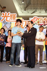 高清组图：卫兰开唱请卫诗 官恩娜澄清结婚传闻