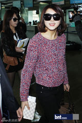 组图：少女时代等赴巴黎出演《音乐银行》亮相机场