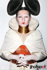 《大周末》封面致敬经典 海清黄义达扮时尚先锋(图)