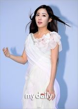 组图：韩棒球女神崔熙拍写真宣传新节目