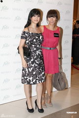 高清组图：名模助阵服装秀 姣好身材展示绚丽华服